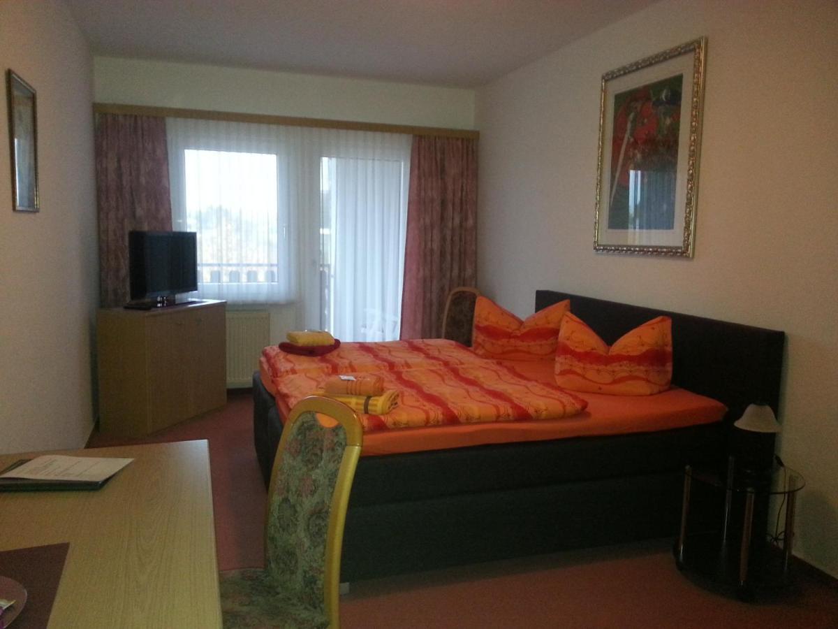 Zur Linde Hotell Ostrau  Exteriör bild