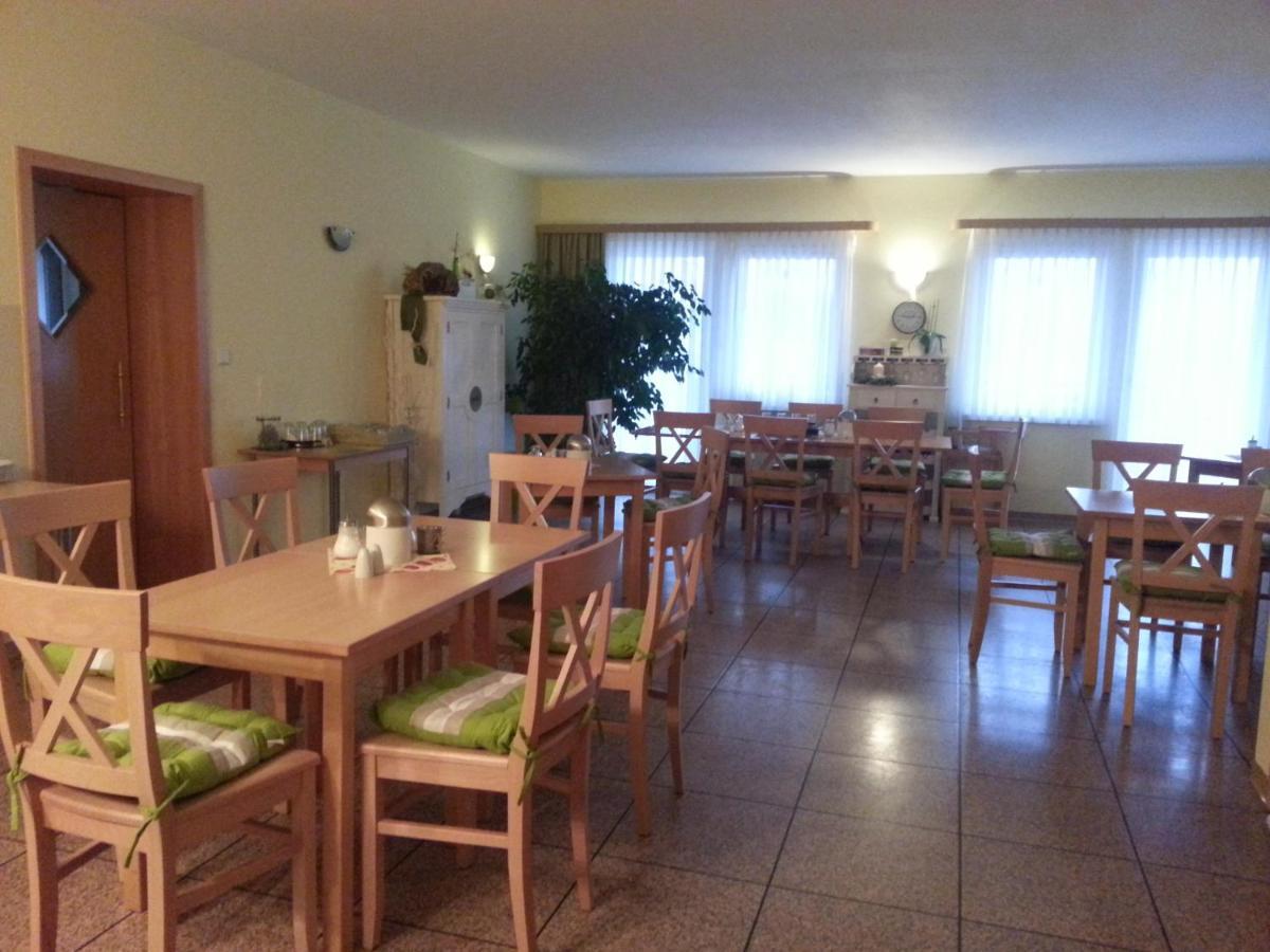 Zur Linde Hotell Ostrau  Exteriör bild