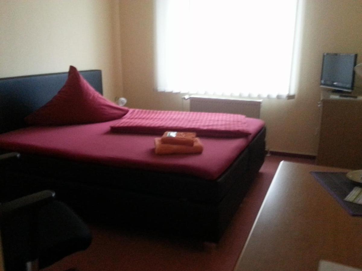 Zur Linde Hotell Ostrau  Exteriör bild