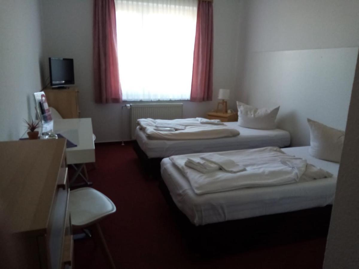 Zur Linde Hotell Ostrau  Exteriör bild