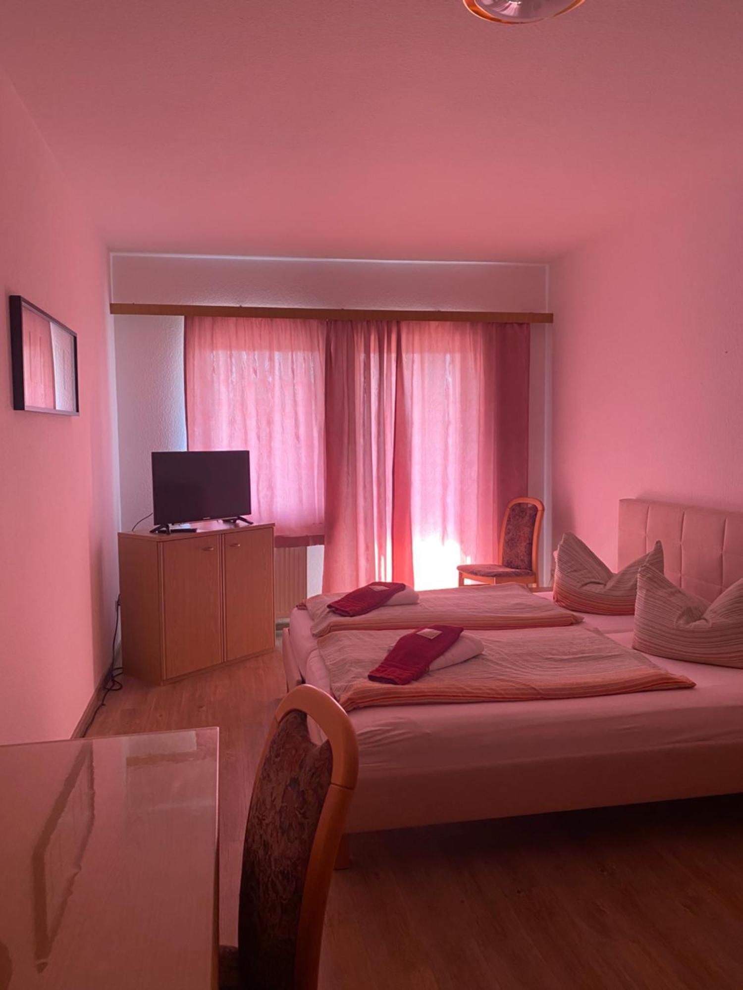 Zur Linde Hotell Ostrau  Exteriör bild