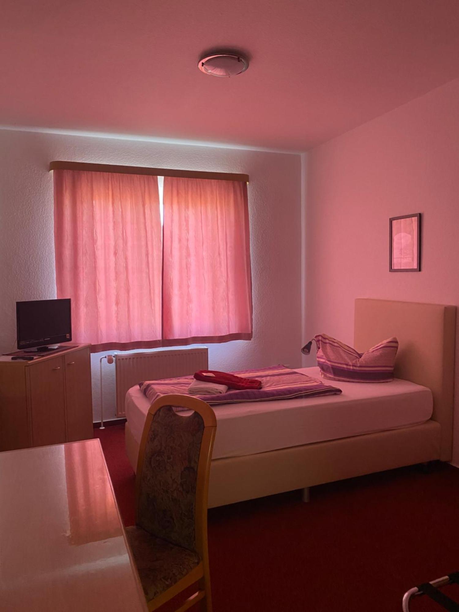 Zur Linde Hotell Ostrau  Exteriör bild